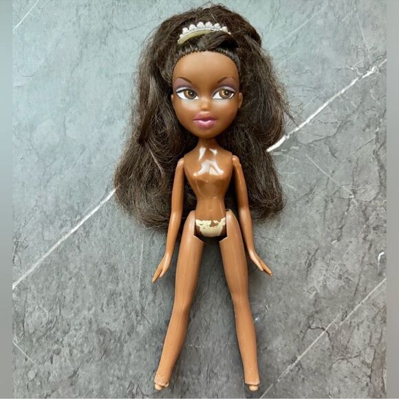 Bratz 2-Bundle Dolls Vegas Tiana & Birthday Sasha - Picture 7 of 14